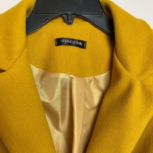 Warm yellow coat with satin lining - Picture 3 of 5
